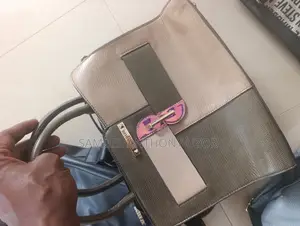 I Want to Sell This Handbags