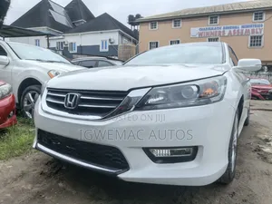 Honda Accord Touring 4dr Sedan FWD (3.5L 6cyl 6A) 2013 White
