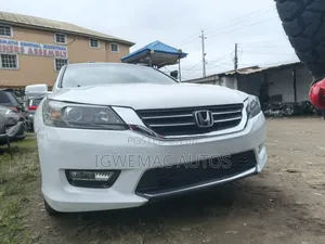 Honda Accord Touring 4dr Sedan FWD (3.5L 6cyl 6A) 2013 White