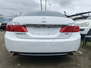 Honda Accord Touring 4dr Sedan FWD (3.5L 6cyl 6A) 2013 White