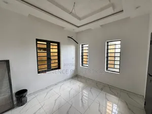 5bdrm Duplex in Chevron for rent