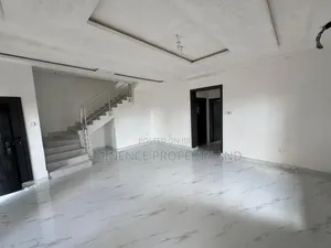 5bdrm Duplex in Chevron for rent