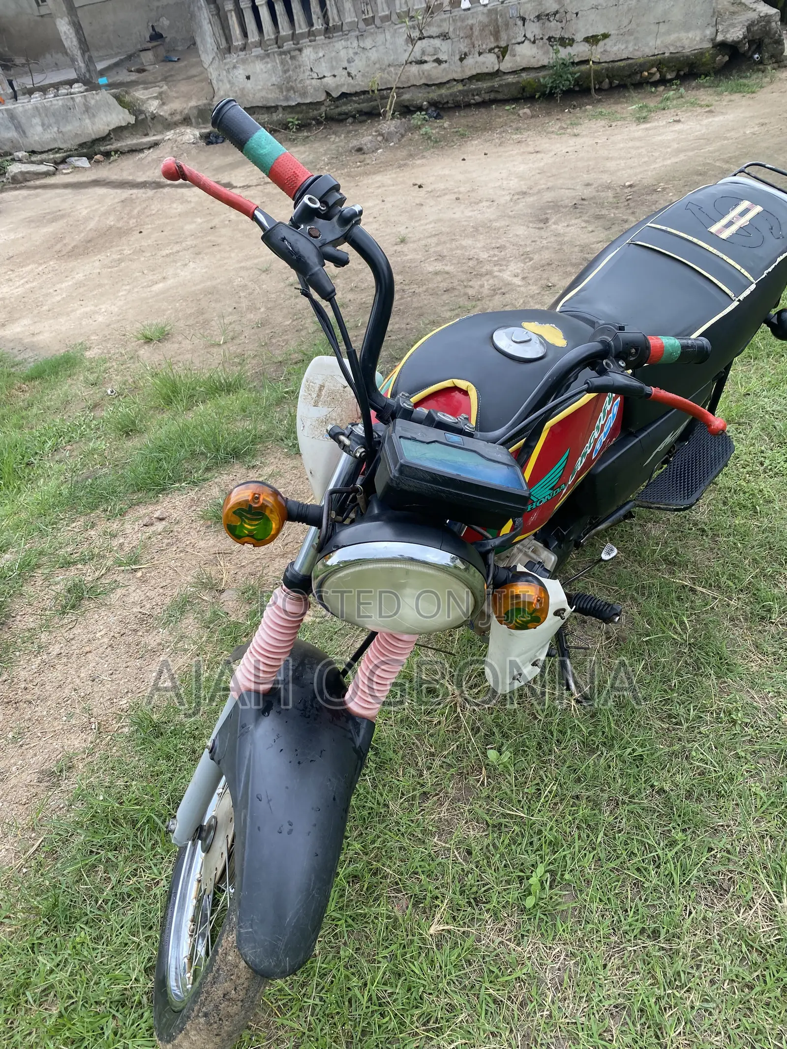 Honda CB 2023 Red