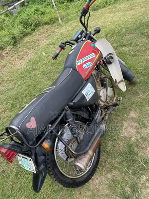 Honda CB 2023 Red