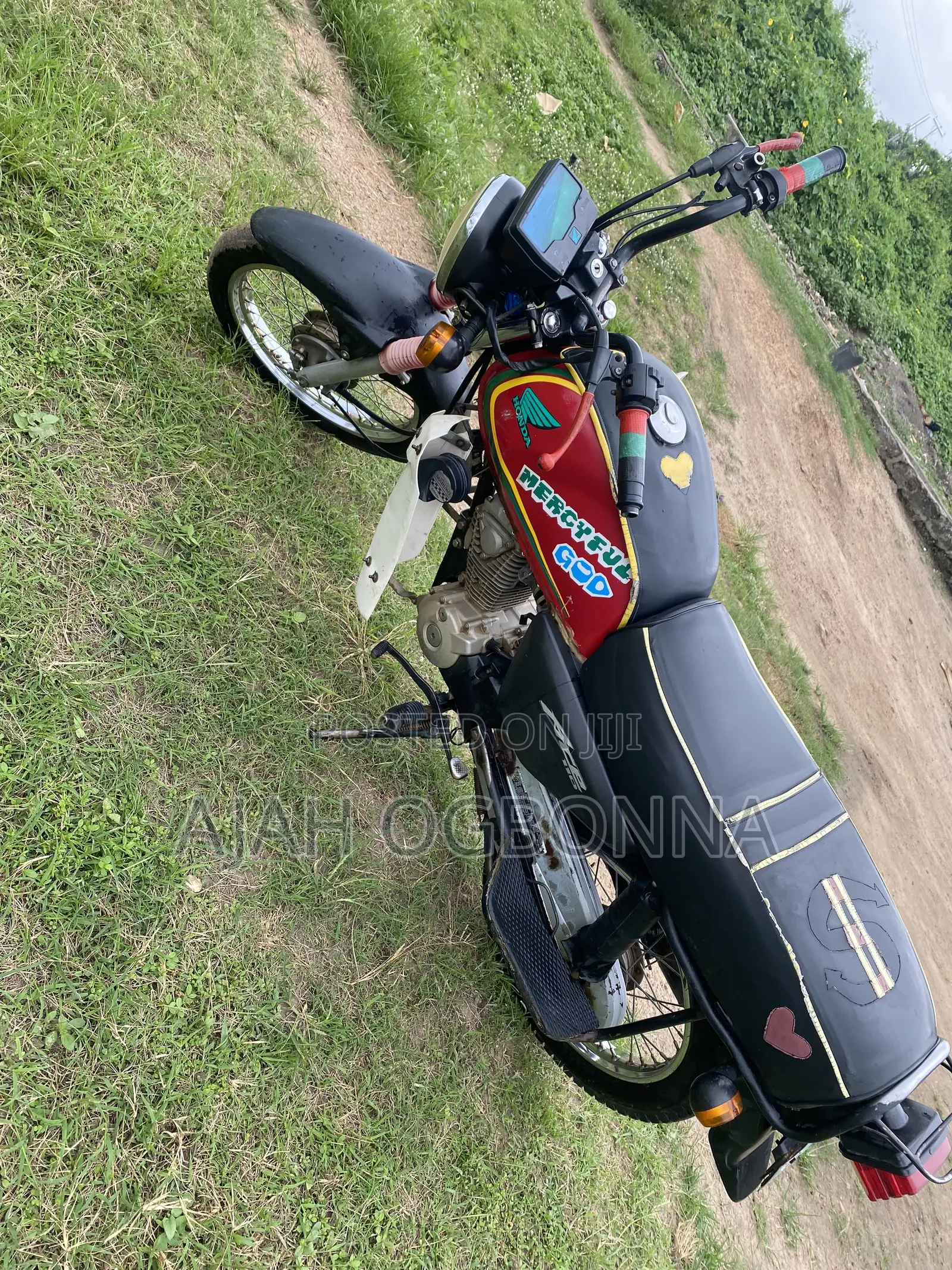 Honda CB 2023 Red