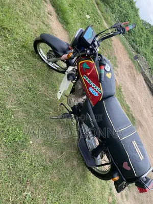 Honda CB 2023 Red
