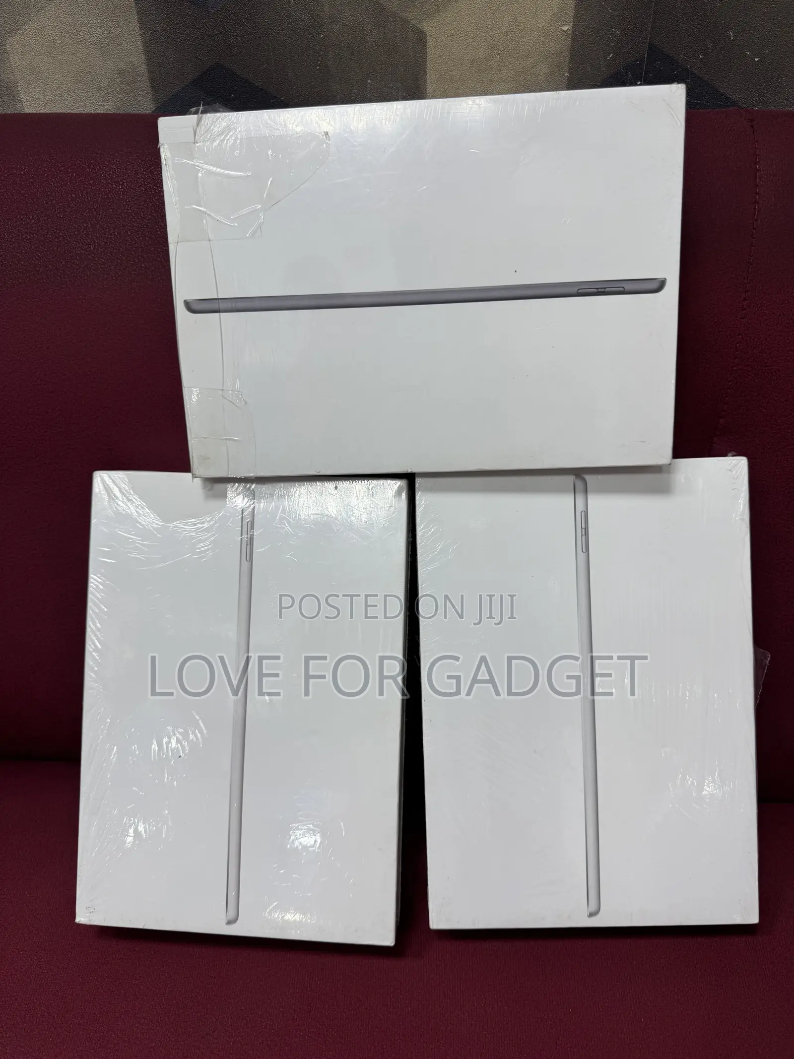 New Apple iPad 9.7 64 GB Silver