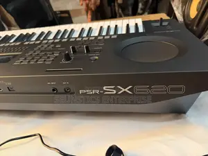 Quality Yamaha PSR SX 620 Workstation Keyboard (Piano)