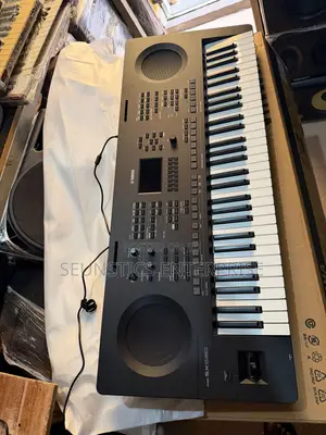Quality Yamaha PSR SX 620 Workstation Keyboard (Piano)