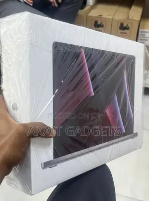 New Laptop Apple MacBook Pro 2022 M2 16GB Apple M2 SSD 1T
