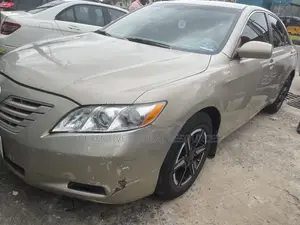 Toyota Camry LE 4dr Sedan (2.4L 4cyl 5A) 2009 Gold
