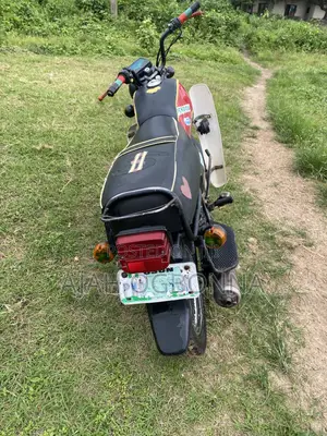 Honda CB 2023 Red