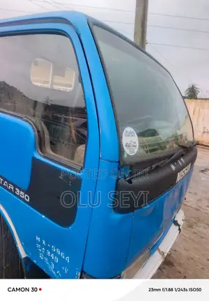 Nissan Caravan (Urvan) 2000 Blue