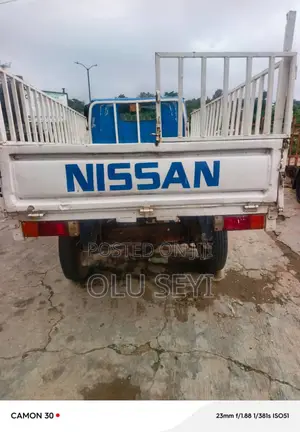 Nissan Caravan (Urvan) 2000 Blue