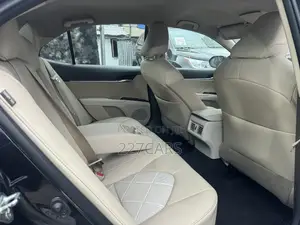 Toyota Camry XLE FWD (2.5L 4cyl 8AM) 2018 Black