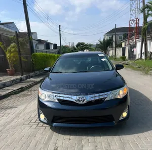 Toyota Camry XLE 4dr Sedan (2.5L 4cyl 6A) 2012 Gray