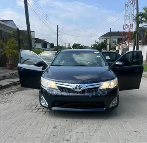 Toyota Camry XLE 4dr Sedan (2.5L 4cyl 6A) 2012 Gray