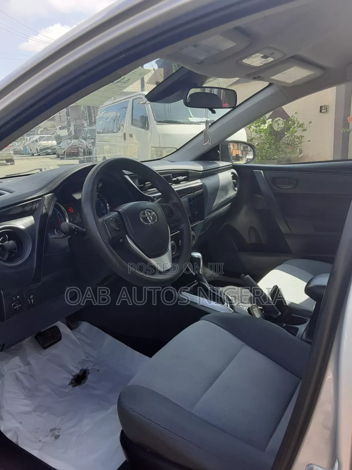 Toyota Corolla SE (1.8L 4cyl 2A) 2018 Silver