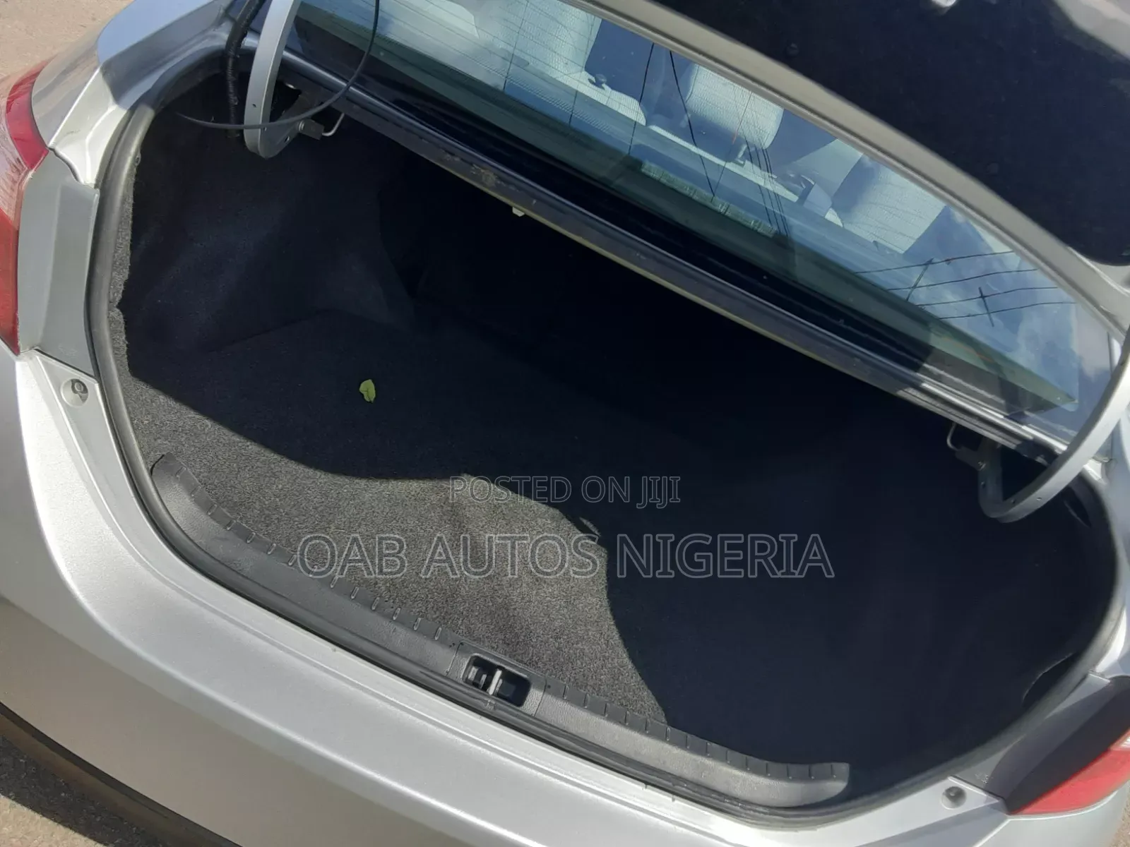 Toyota Corolla SE (1.8L 4cyl 2A) 2018 Silver
