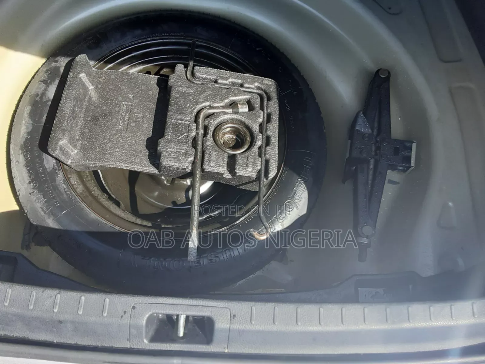 Toyota Corolla SE (1.8L 4cyl 2A) 2018 Silver