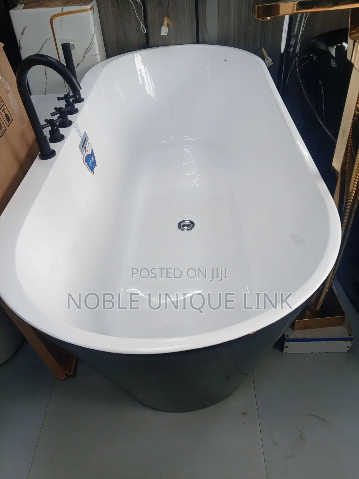 Executive Bathtub With Mixer
