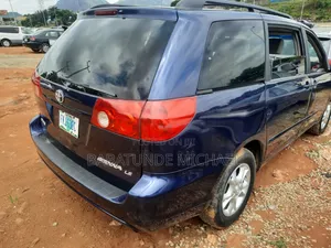 Toyota Sienna 2006 Blue