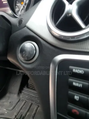 Mercedes-Benz GLA 250 2015 Red