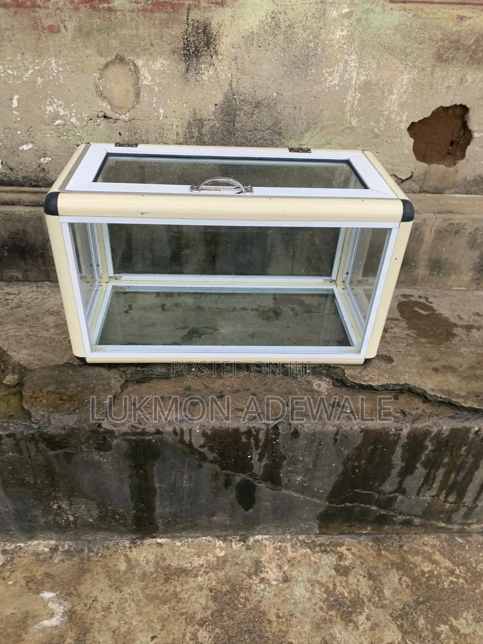 Show Glass