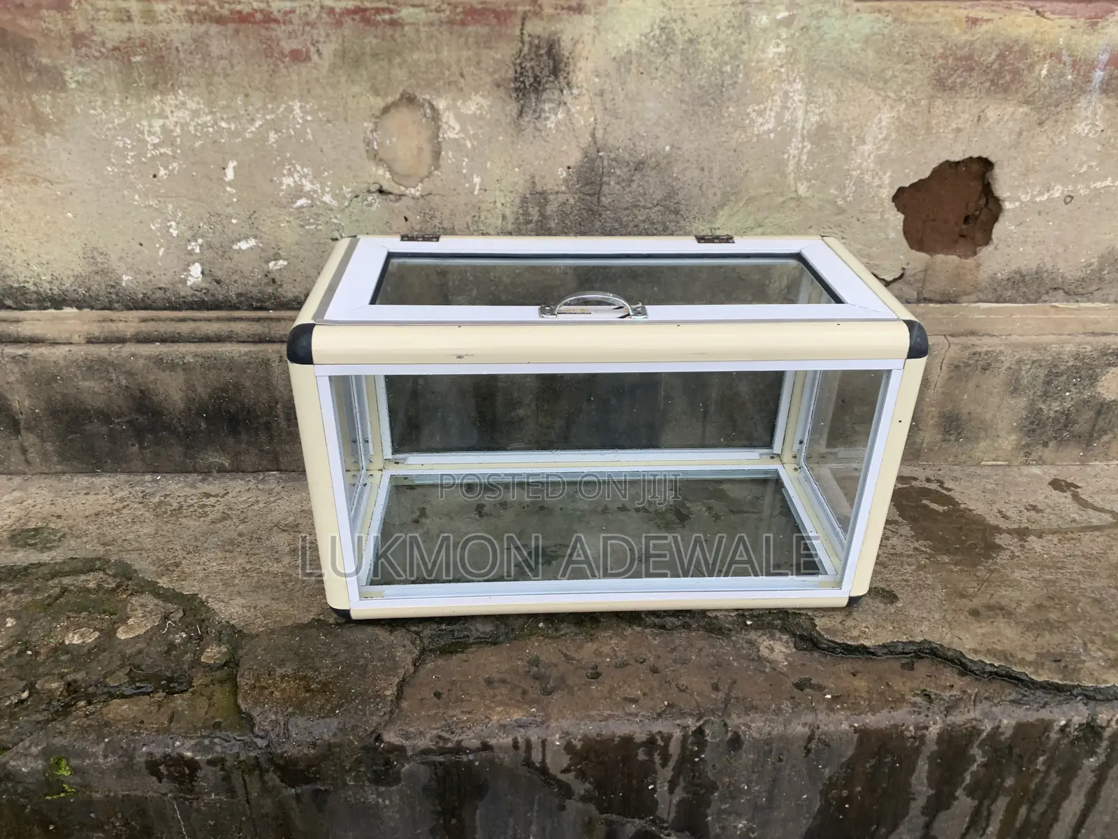 Show Glass
