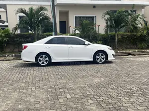 Toyota Camry SE 4dr Sedan (2.5L 4cyl 6A) 2012 White