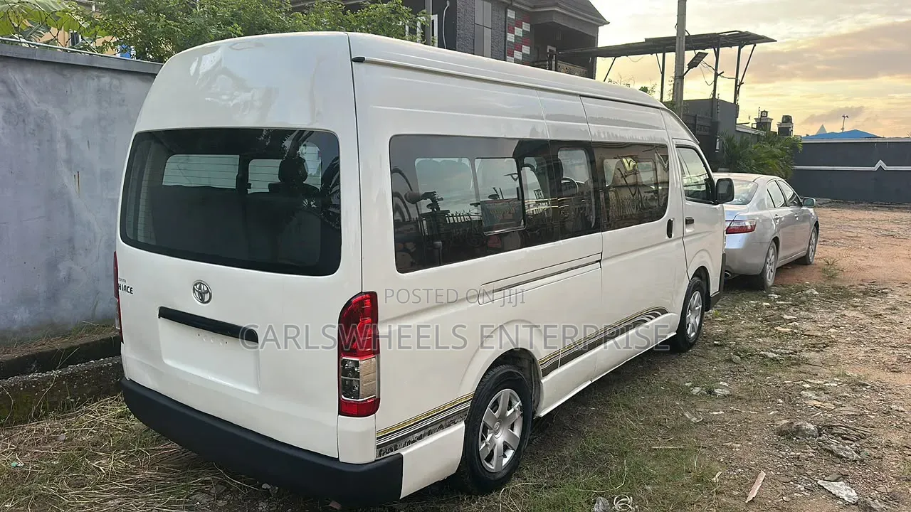 Toyota HiAce 2015 White
