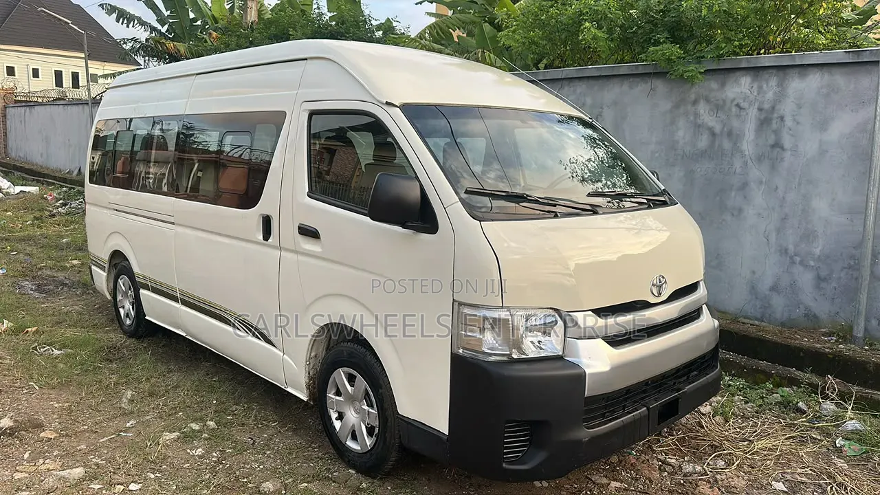 Toyota HiAce 2015 White