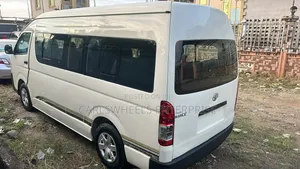 Toyota HiAce 2015 White