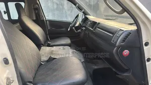 Toyota HiAce 2015 White
