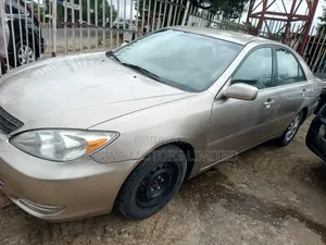 Toyota Camry LE V6 4dr Sedan (3.0L 6cyl 5A) 2004 Gold