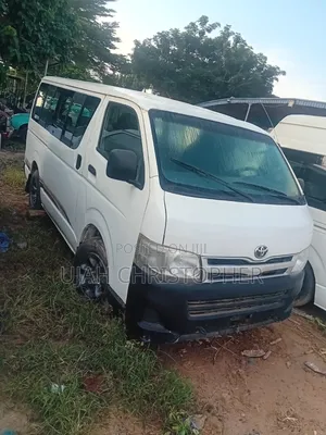 Toyota HiAce 2013 White