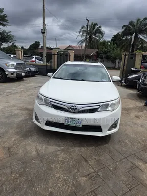 Toyota Camry XLE 4dr Sedan (2.5L 4cyl 6A) 2012 White