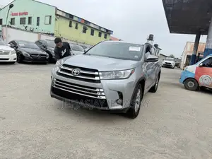 Toyota Highlander XLE 4dr SUV AWD (3.5L 6cyl 6A) 2015 Silver
