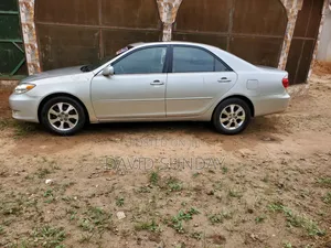 Toyota Camry XLE 4dr Sedan (2.4L 4cyl 5A) 2005 Silver