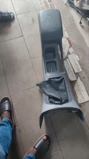 Gear Console Hilux 2×2 Manual