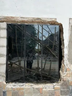 Frameless Window