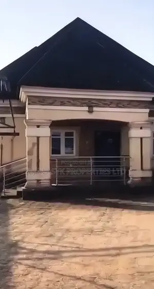 4bdrm Bungalow in Benin City for sale