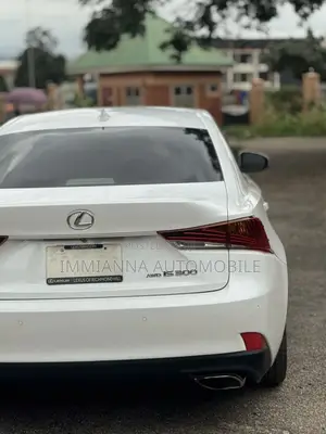 Lexus IS 300 AWD 2018 White