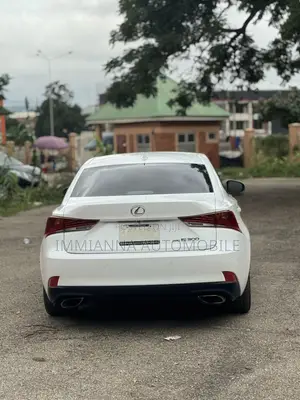 Lexus IS 300 AWD 2018 White