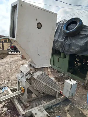 Plastic Grinding Machine 25hp, Tokunbo.