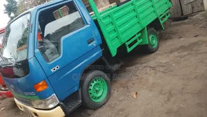 Toyota Dyna 100 2002 Blue