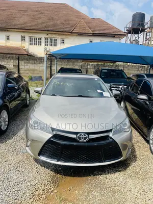 Toyota Camry XSE 4dr Sedan (2.5L 4cyl 6A) 2015 Gold