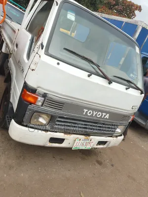 Toyota Dyna 100 First Body With Normal Bucket Petrol