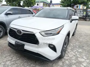 Toyota Highlander XLE AWD 2023 White