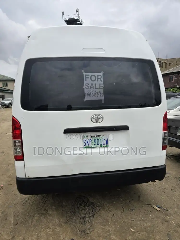 Toyota HiAce 2012 White